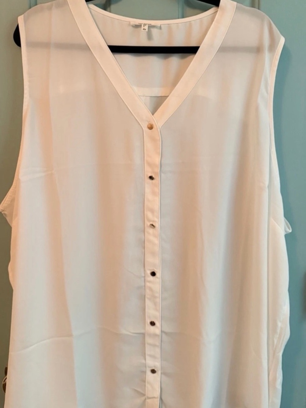 Maurice’s White Semi-Sheer V-Neck Button Front Sleeveless Blouse 4X Plus